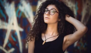 El poder de los básicos: cómo construir un armario cápsula sin perder estilo